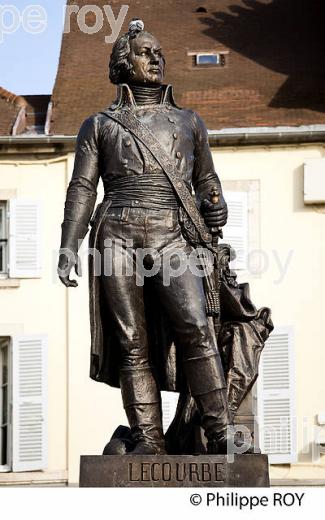 STATUE DE LECOURBE, LONS-LE-SAUNIER, JURA, FRANCE (39F01116.jpg)