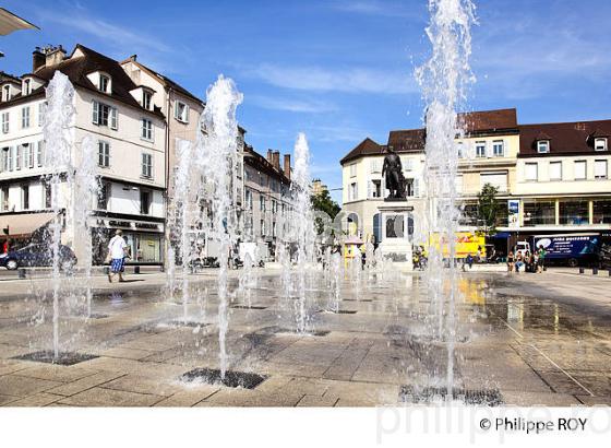 PLACE DE LA LIBERTE, LONS-LE-SAUNIER, JURA, FRANCE (39F01119.jpg)