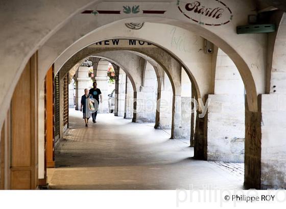 ARCADES, LONS-LE-SAUNIER, JURA, FRANCE (39F01208.jpg)