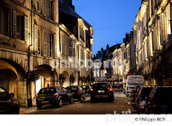 RUE DU COMMERCE, LONS-LE-SAUNIER, JURA, FRANCE (39F01232.jpg)
