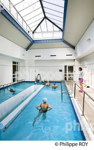 PISCINE, THERMES LEDONIA, LONS-LE-SAUNIER, JURA, FRANCE (39F01324.jpg)