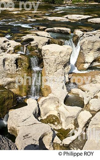 SAUT DE LA SAISSE, LAC DE VOUGLANS, JURA, FRANCE (39F02121.jpg)