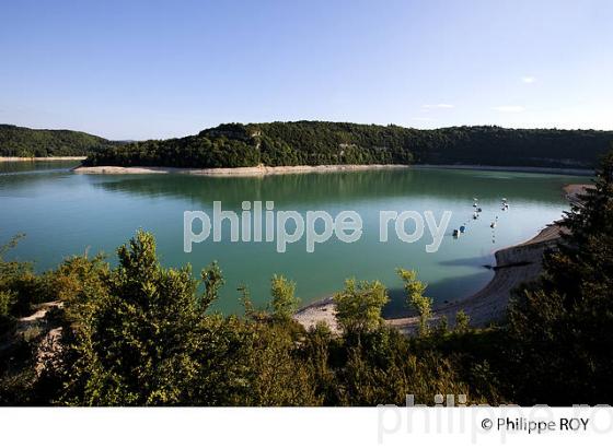 LAC DE BARRAGE DE VOUGLANS, JURA, FRANCE (39F02140.jpg)
