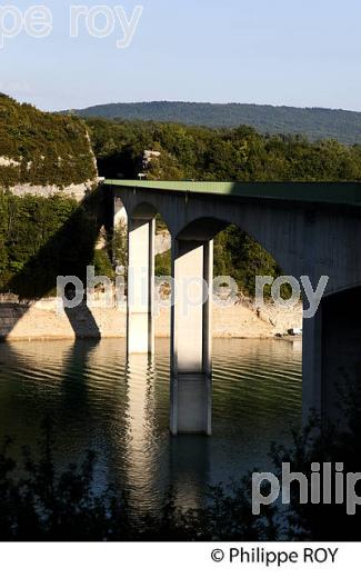 LAC DE BARRAGE DE VOUGLANS, JURA, FRANCE (39F02209.jpg)