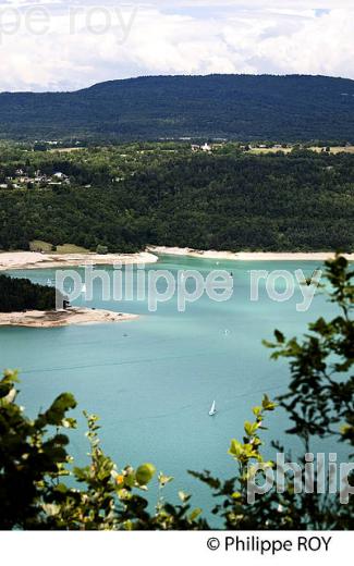 LAC DE BARRAGE DE VOUGLANS, JURA, FRANCE (39F02213.jpg)