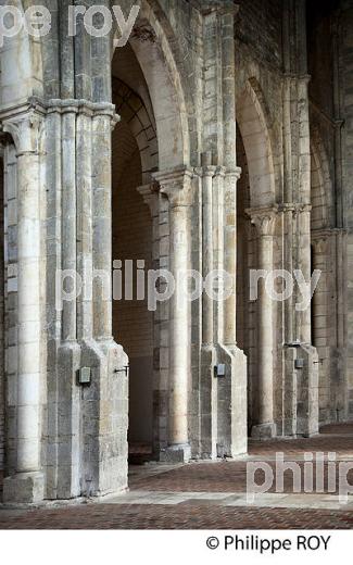 ABBAYE CISTERCIENNE NOTRE-DAME D'ACEY, JURA, FRANCE (39F02518.jpg)