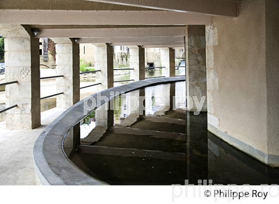 LAVOIR DE LA CALE , MONT DE MARSAN, LANDES, AQUITAINE. (40F01521.jpg)