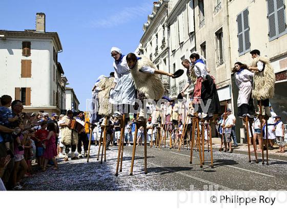 FETES DE LA MDELEINE, MONT DE MARSAN, LANDES, AQUITAINE. (40F01608.jpg)