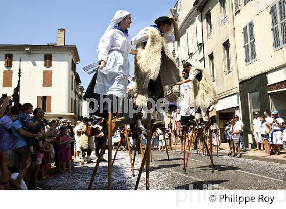 FETES DE LA MDELEINE, MONT DE MARSAN, LANDES, AQUITAINE. (40F01609.jpg)