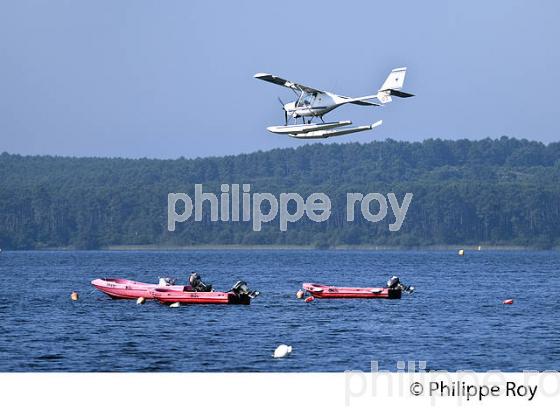 VOL EN HYDRAVION , HYDRO ULM, LAC DE BISCARROSSE, COTE ATLANTIQUE, LANDES, AQUITAINE. (40F02319.jpg)