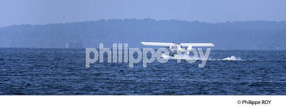 VOL EN HYDRAVION , HYDRO ULM, LAC DE BISCARROSSE, COTE ATLANTIQUE, LANDES, AQUITAINE. (40F02322.jpg)