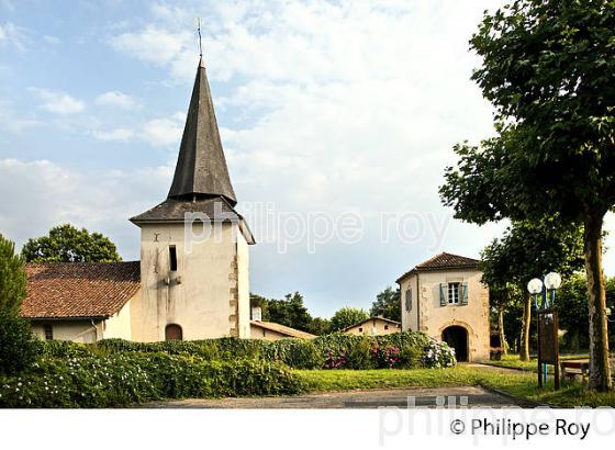 EGLISE ET PORTE DU VILLAGE DE LOUER , CHALOSSE, LANDES. (40F04307.jpg)