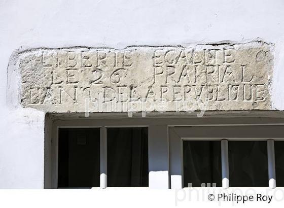 INSCRIPTION  REPUBLICAINE, LINTEAU DE PORTE, VILLAGE D' HASTINGUES  PAYS D' ORTHE, LANDES. (40F04906.jpg)