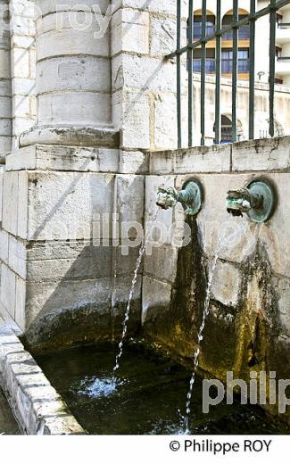 LA FONTAINE CHAUDE, SOURCE DE LA NEHE, THERMALISME, VILLE DE DAX, LANDES. (40F05208.jpg)