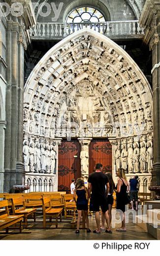 LE PORTAIL DES APOTRES DANS  LA CATHEDRALE NOTRE DAME, VILLE DE DAX, LANDES. (40F05237.jpg)