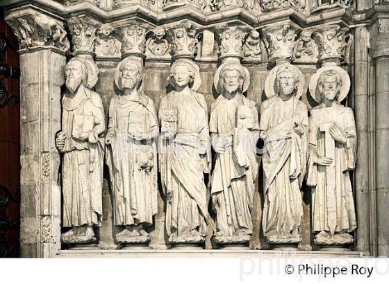 LE PORTAIL DES APOTRES DANS  LA CATHEDRALE NOTRE DAME, VILLE DE DAX, LANDES. (40F05240.jpg)