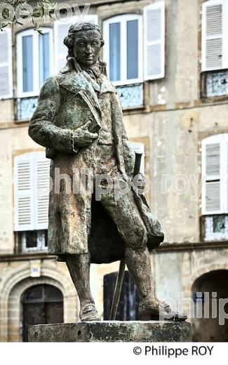 SCULPTURE DANS LE VILLE, MONT DE MARSAN, LANDES. (40F07016.jpg)