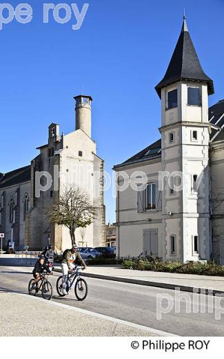 LA MAIRIE ET L' EGLISE SAINT NICOLAS,  STATION BALNEAIRE DE CAPBRETON, COTE D' ARGENT, LANDES. (40F07109.jpg)