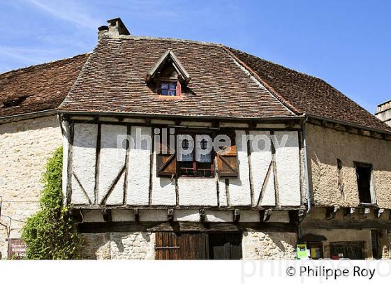 MAISON TRADITIONNELLE,  VILLAGE D' AUTOIRE, CAUSSE DU HAUT QUERCY, LOT. (46F00424.jpg)