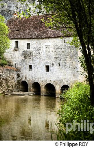 LE MOULIN FORTIFIE DE COUGNAGUET, VALLON  DE L' OUYSSE, PAYRAC, CAUSSE DU HAUT QUERCY, LOT. (46F00633.jpg)