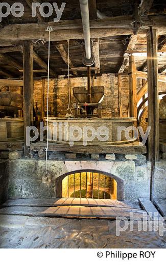 LE MOULIN FORTIFIE DE COUGNAGUET, VALLON  DE L' OUYSSE, PAYRAC, CAUSSE DU HAUT QUERCY, LOT. (46F00701.jpg)