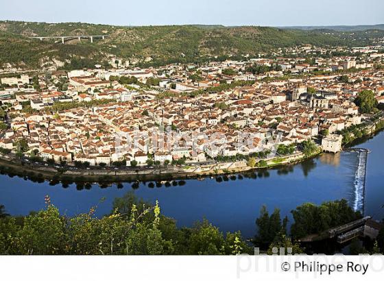 VUE GENERALE SUR LA VILLE DE CAHORS ET LE LOT, QUERCY. (46F00716.jpg)