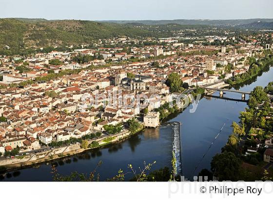 VUE GENERALE SUR LA VILLE DE CAHORS ET LE LOT, QUERCY. (46F00718.jpg)