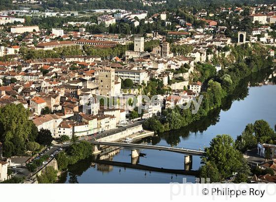 VUE GENERALE SUR LA VILLE DE CAHORS ET LE LOT, QUERCY. (46F00719.jpg)