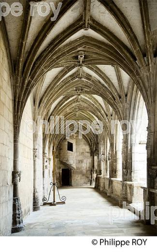 CLOITRE, CATHEDRALE SAINT ETIENNE,  VIEILLE VILLE DE CAHORS VALLEE DU LOT, QUERCY, LOT. (46F00815.jpg)