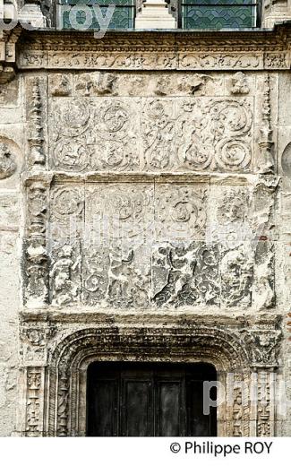 ARCHIDIACONE, CATHEDRALE SAINT ETIENNE,  VIEILLE VILLE DE CAHORS VALLEE DU LOT, QUERCY, LOT. (46F00826.jpg)