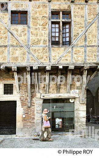 MAISON HERETIE, RUE DAURADE,  VIEILLE VILLE DE CAHORS VALLEE DU LOT, QUERCY, LOT. (46F01101.jpg)