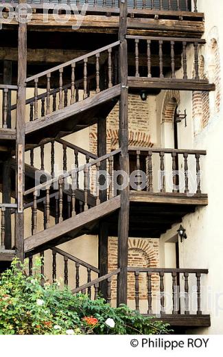 ESCALIER, HOTEL PARTICULIER,  VIEILLE VILLE DE CAHORS VALLEE DU LOT, QUERCY, LOT. (46F01133.jpg)