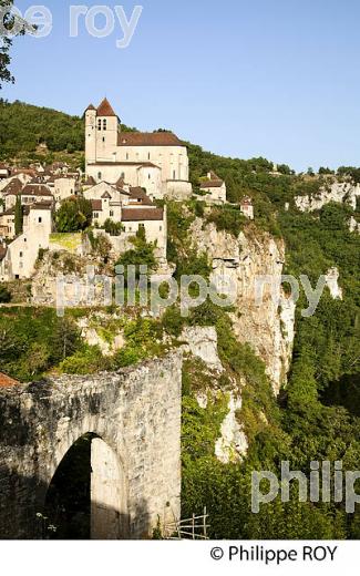 VILLAGE PERCHE ET  FORTIFIE DE SAINT-CIRQ-LAPOPIE, VALLEE DU LOT, QUERCY. (46F01236.jpg)