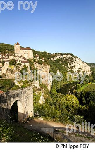 VILLAGE PERCHE ET  FORTIFIE DE SAINT-CIRQ-LAPOPIE, VALLEE DU LOT, QUERCY. (46F01237.jpg)