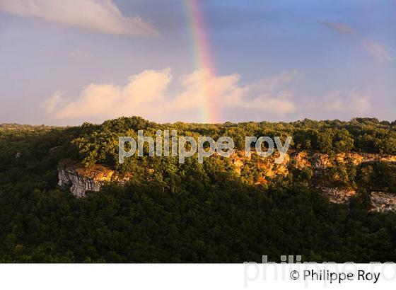 CIEL D' ORAGE, VILLAGE  LHOSPITALET, CAUSSE DE GRAMAT HAUT QUERCY, LOT. (46F01728.jpg)