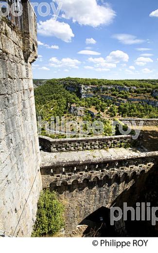 LE VILLAGE PERCHE  DE ROCAMADOUR, CAUSSE DE GRAMAT,  HAUT QUERCY, LOT. (46F01913.jpg)