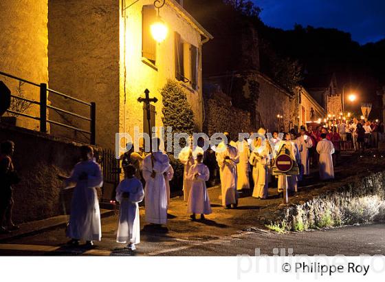 PROCESSION DU 15 AOUT, VILLAGE PERCHE  DE ROCAMADOUR, CAUSSE DE GRAMAT, HAUT QUERCY, LOT. (46F01930.jpg)