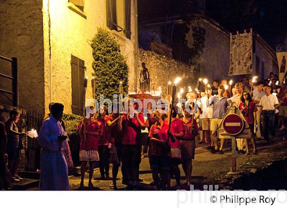 PROCESSION DU 15 AOUT, VILLAGE PERCHE  DE ROCAMADOUR, CAUSSE DE GRAMAT, HAUT QUERCY, LOT. (46F01931.jpg)