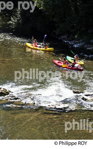 CANOE, GORGE DU CELE, VILLAGE DE MARCILHAC SUR CELE , VALLEE DU CELE, QUERCY, LOT. (46F02240.jpg)