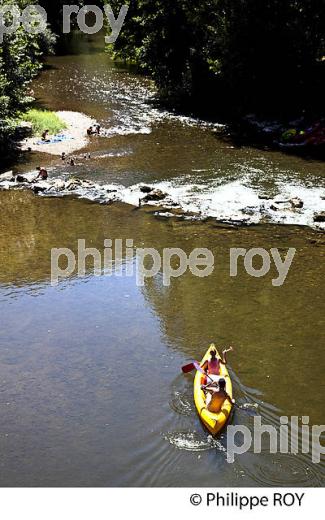 CANOE, GORGE DU CELE, VILLAGE DE MARCILHAC SUR CELE , VALLEE DU CELE, QUERCY, LOT. (46F02301.jpg)