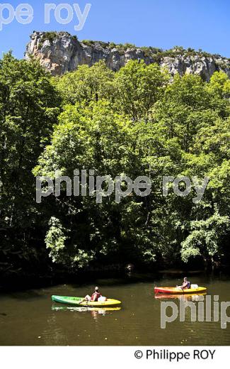 CANOE, GORGE DU CELE, VILLAGE DE MARCILHAC SUR CELE , VALLEE DU CELE, QUERCY, LOT. (46F02306.jpg)