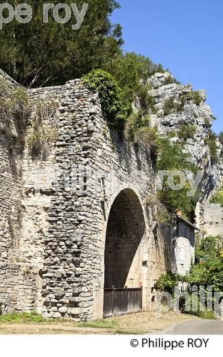 LE  VILLAGE DE SAINT SULPICE , VALLEE DU CELE, QUERCY, LOT. (46F02324.jpg)