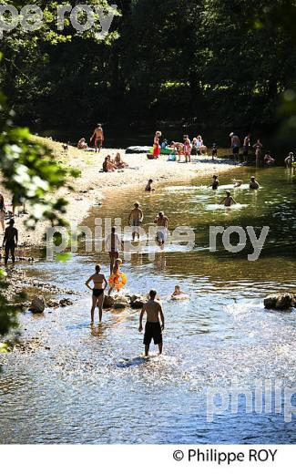 PLAGE ET RIVIERE CELE,  VILLAGE DE SAULIAC-SUR-CELE, VALLEE DU CELE, QUERCY, LOT. (46F02404.jpg)