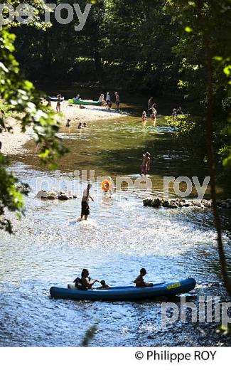 PLAGE ET RIVIERE CELE,  VILLAGE DE SAULIAC-SUR-CELE, VALLEE DU CELE, QUERCY, LOT. (46F02405.jpg)