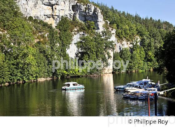 TOURISME FLUVIAL SUR LE LOT  ET FALAISE , COMMUNE  DE BOUZIES, VALLEE DU LOT, QUERCY, LOT. (46F02435.jpg)