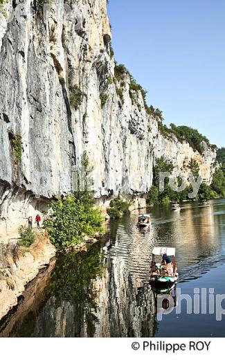 PROMENADE EN BATEAU SUR LE OT   ET FALAISE, TOURISME FLUVIAL ,  COMMUNE  DE BOUZIES, VALLEE DU LOT, QUERCY, LOT. (46F02537.jpg)