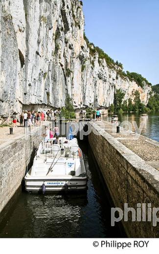 ECLUSE, CHEMIN DE HALAGE   ET FALAISE, TOURISME FLUVIAL ,  COMMUNE  DE BOUZIES, VALLEE DU LOT, QUERCY, LOT. (46F02615.jpg)