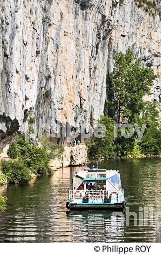 CHEMIN DE HALAGE   ET FALAISE, TOURISME FLUVIAL ,  COMMUNE  DE BOUZIES, VALLEE DU LOT, QUERCY, LOT. (46F02621.jpg)
