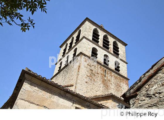 EGLISE ROMANE, DU VILLAGE DE CAILLAC, VALLEE DU LOT, QUERCY, LOT. (46F02637.jpg)