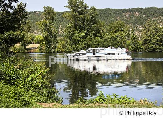 TOURISME FLUVIAL SUR LE LOT, COMMUNE DE CAILLAC, VALLEE DU LOT, QUERCY, LOT. (46F02707.jpg)